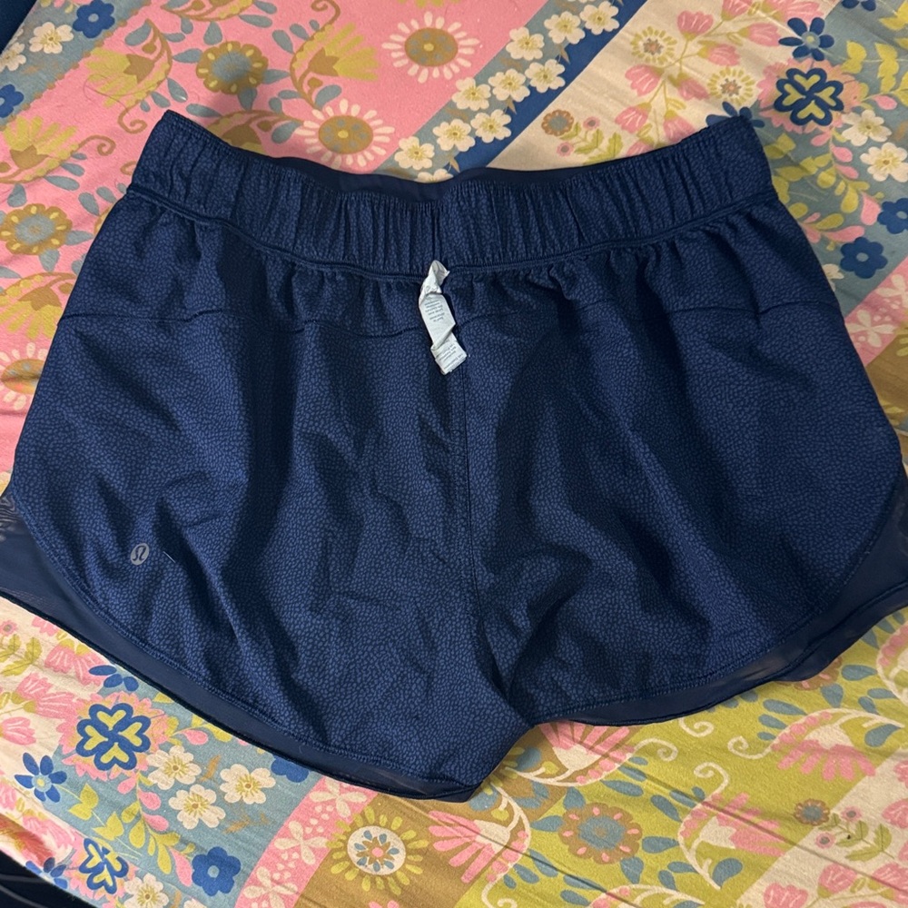 Lululemon Athletica Reversible Hotty Hot Shorts - Picture 2 of 6